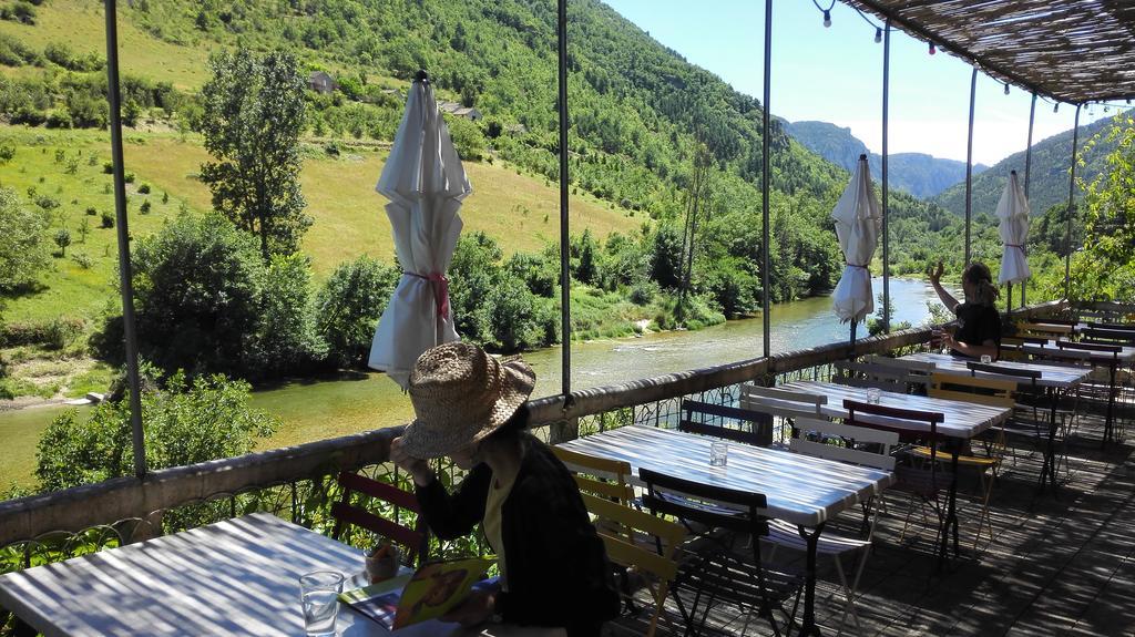 Hotel-Restaurant Le Parisien Les Vignes Exteriör bild